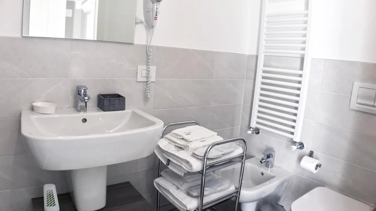 Bonne Nuit Guest House Azzano San Paolo 3*,  Italien